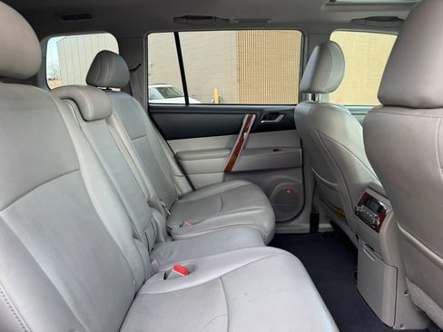 Used 2011 Toyota Highlander Limited w/ Tow Pkg image 32