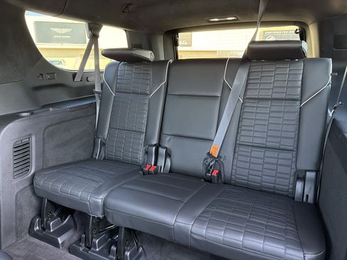 Used 2023 Cadillac Escalade ESV Sport Platinum w/ LPO, ONYX Package image 23