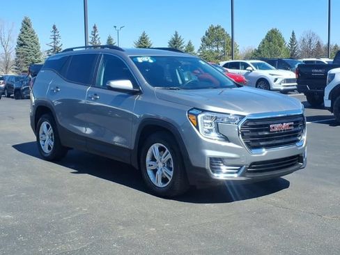 Used 2024 GMC Terrain SLE w/ Driver Convenience Package FWD image 3