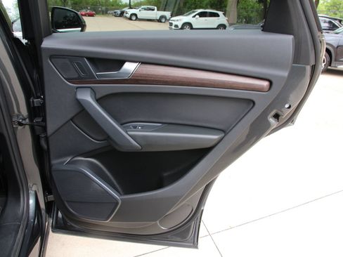 Used 2023 Audi Q5 2.0T Premium w/ Convenience Package AWD/4WD image 35