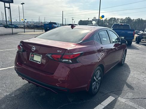 Used 2021 Nissan Versa SV image 6