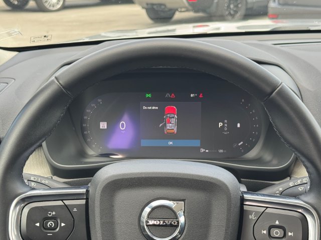 Used 2025 Volvo XC40 B5 Plus AWD/4WD image 14