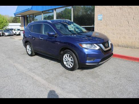 Used 2020 Nissan Rogue SV image 1