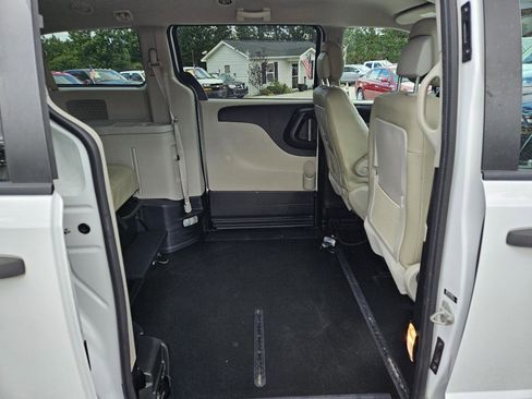 Used 2019 Dodge Grand Caravan SE w/ Power Convenience Group I FWD image 13