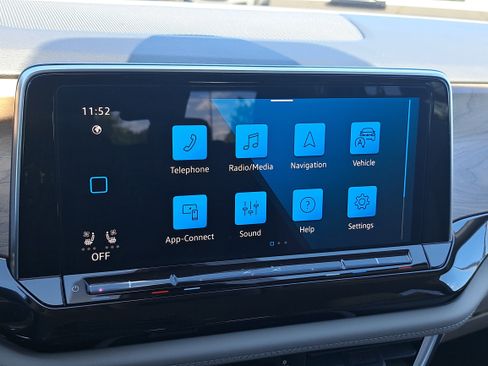 Certified 2025 Volkswagen Atlas SE FWD image 22