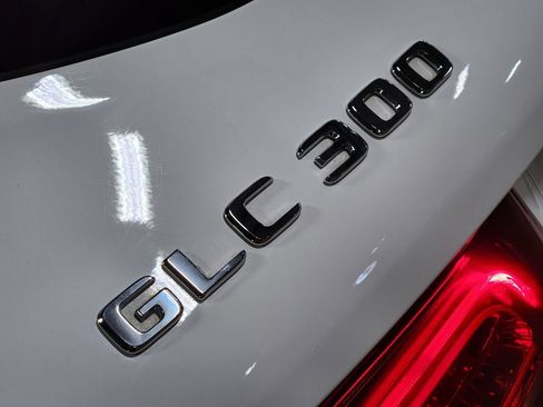 Used 2019 Mercedes-Benz GLC 300 image 25