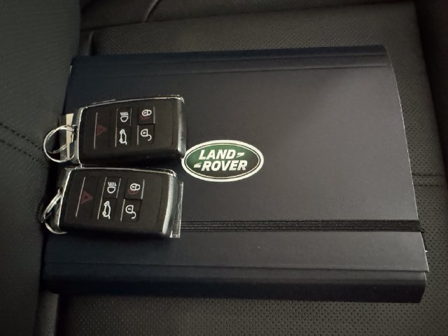 Used 2026 Land Rover Range Rover Velar S AWD/4WD image 31