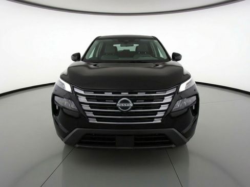 Used 2025 Nissan Rogue SV image 2