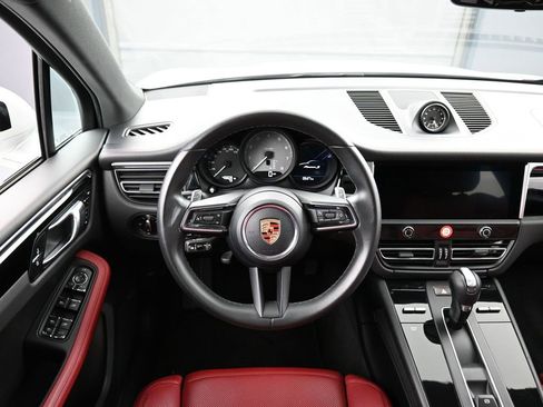 Certified 2022 Porsche Macan S image 18