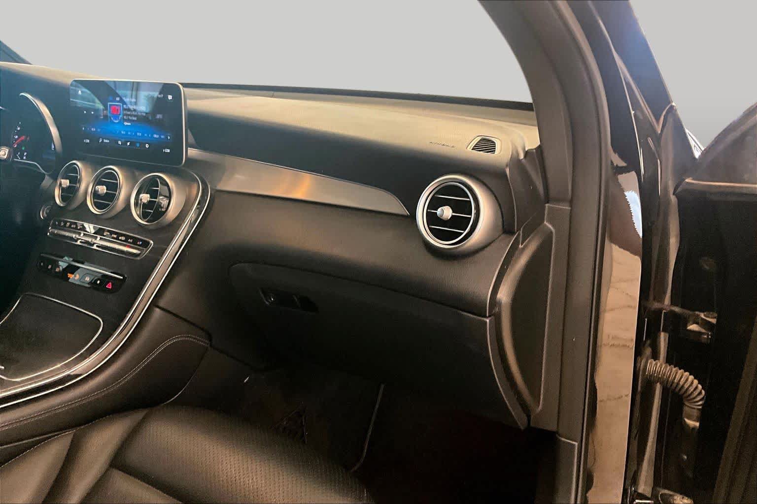 Used 2020 Mercedes-Benz GLC 300 image 17