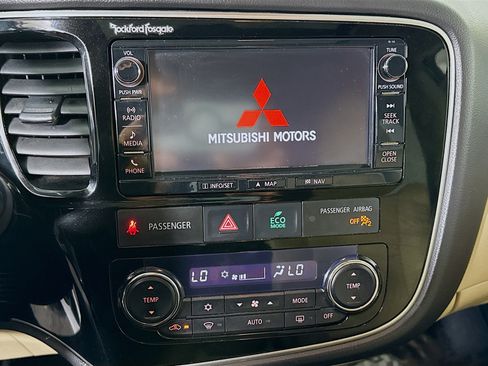 Used 2016 Mitsubishi Outlander GT image 18