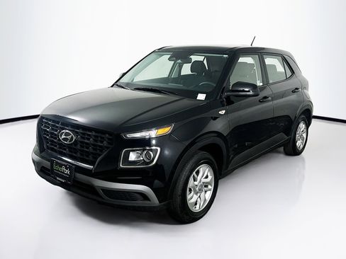 Used 2025 Hyundai Venue SE image 3