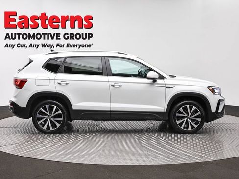 Used 2022 Volkswagen Taos SE image 4