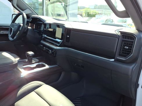 Used 2025 Chevrolet Silverado 1500 LT Trail Boss w/ LT Trail Boss Premium Package AWD/4WD image 22