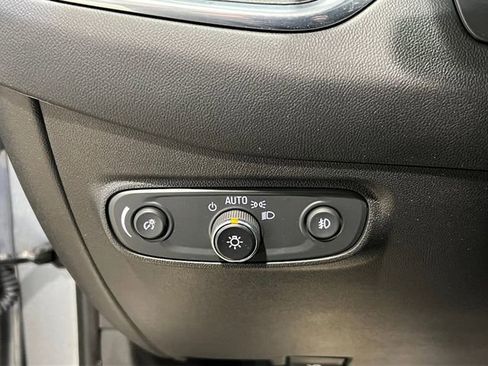 Used 2023 Chevrolet Equinox Premier FWD image 18