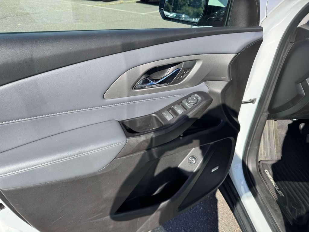 Used 2020 Chevrolet Traverse LT w/ LT Premium Package AWD/4WD image 18