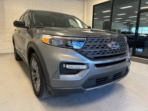 Used 2023 Ford Explorer XLT w/ Equipment Group 202A AWD/4WD image 31