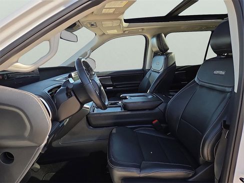 Used 2025 Ford Expedition Platinum image 18