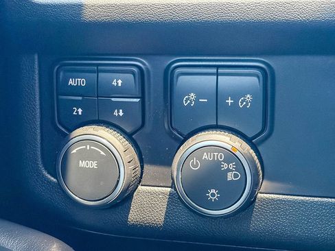 Used 2024 Chevrolet Suburban Z71 w/ Luxury Package AWD/4WD image 50