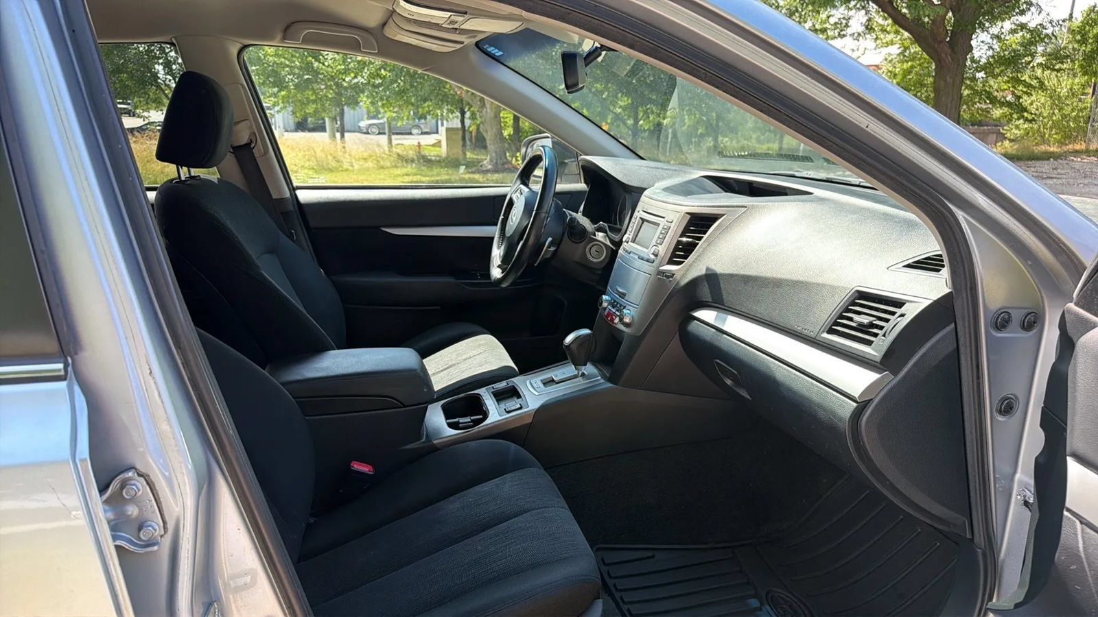 Used 2014 Subaru Outback 2.5i Premium AWD/4WD image 6