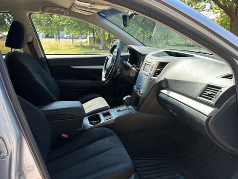 Used 2014 Subaru Outback 2.5i Premium AWD/4WD image 6