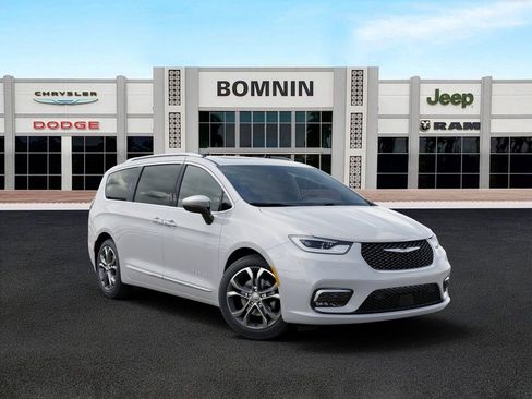 New 2026 Chrysler Pacifica Pinnacle image 5