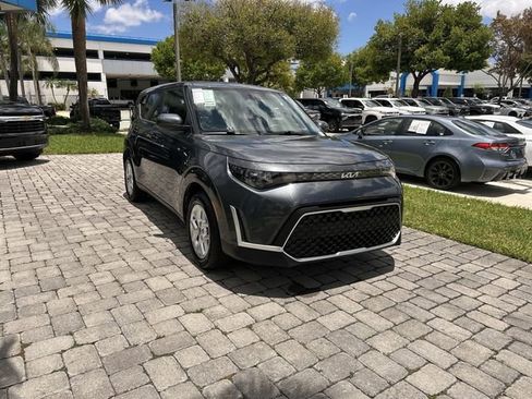 Used 2024 Kia Soul LX w/ Option Group 015 FWD image 17