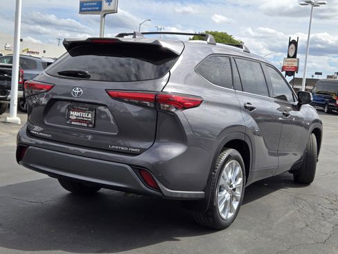 Used 2021 Toyota Highlander Limited image 4