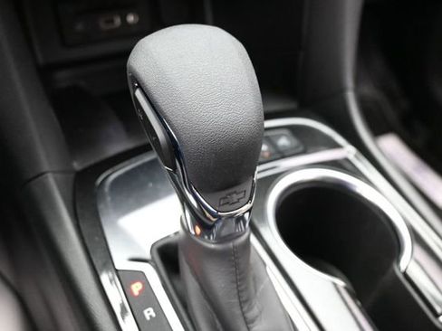 Used 2024 Chevrolet Equinox Premier FWD image 22