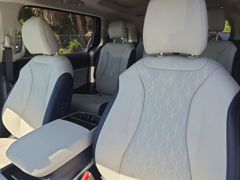 New 2026 Kia Carnival SX image 23