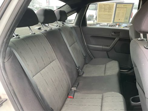 Used 2011 Ford Focus SE FWD image 22