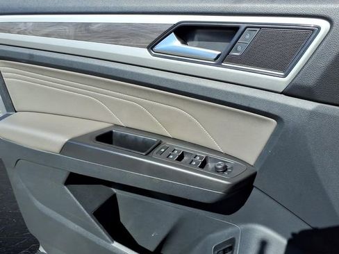 Used 2021 Volkswagen Atlas Cross Sport SE w/ Panoramic Sunroof Package FWD image 9