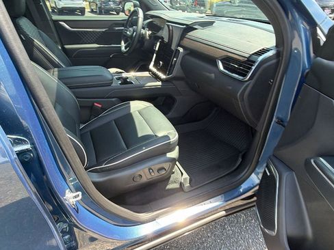 Used 2024 GMC Acadia Denali w/ Super Cruise Package FWD image 17