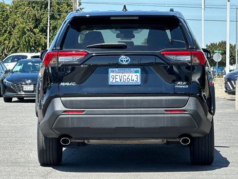 Used 2023 Toyota RAV4 XLE AWD/4WD image 5