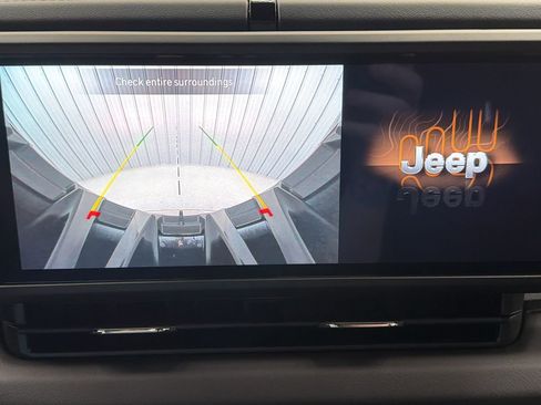 Used 2025 Jeep Wrangler Unlimited Sahara w/ Safety Group image 22