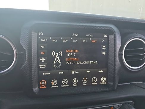 Used 2021 Jeep Gladiator Overland w/ Popular Equipment Package AWD/4WD image 14