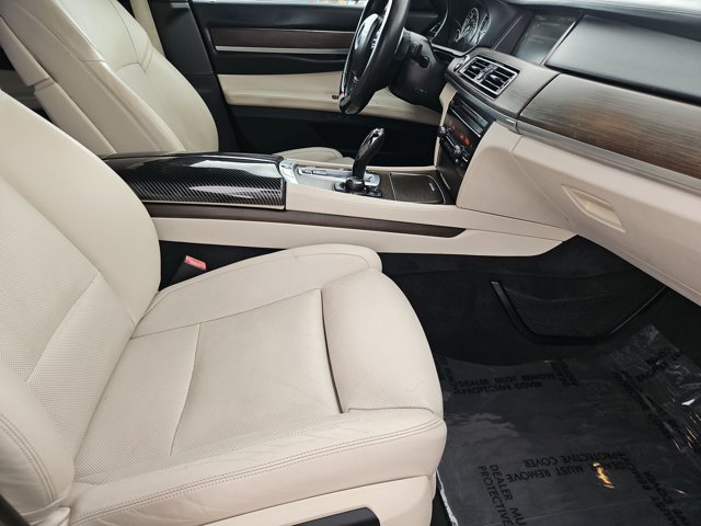 Used 2013 BMW 750i RWD image 22