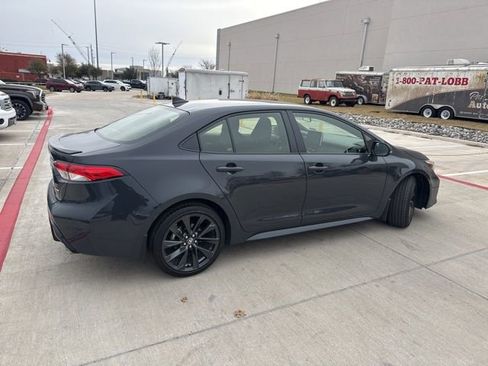 Used 2025 Toyota Corolla SE image 3