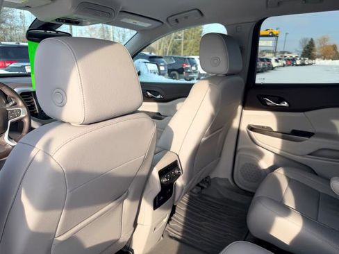 Used 2023 GMC Acadia SLT w/ Preferred Package image 14