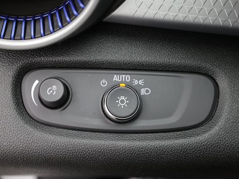 Used 2025 Chevrolet Trax LS FWD image 14