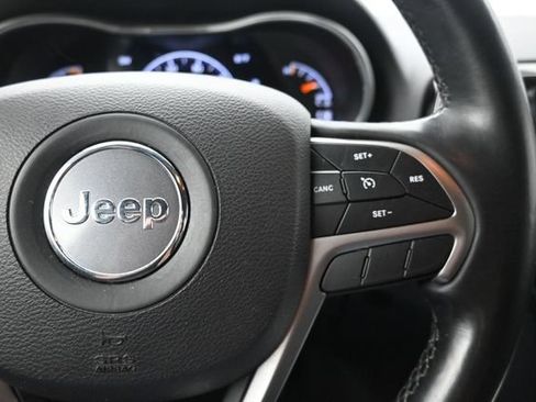 Used 2019 Jeep Grand Cherokee Altitude AWD/4WD image 26