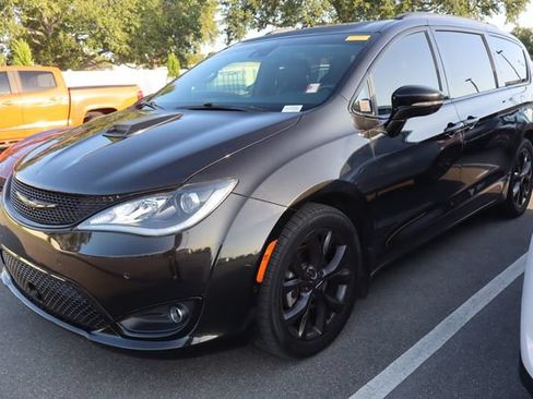 Used 2019 Chrysler Pacifica Limited FWD image 4