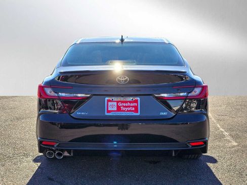 Used 2025 Toyota Camry SE image 4
