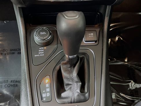 Used 2020 Jeep Cherokee High Altitude image 24