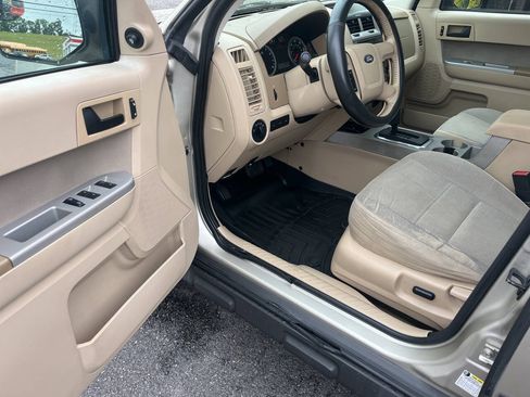 Used 2011 Ford Escape XLT w/ 202A Rapid Spec Order Code FWD image 14