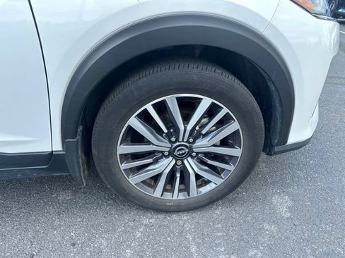 Certified 2023 Nissan Kicks SR FWD image 9