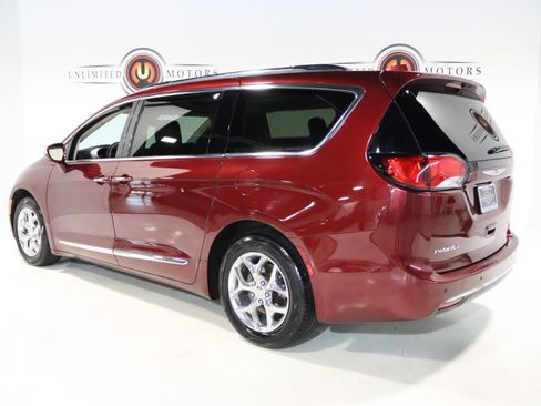 Used 2018 Chrysler Pacifica Limited FWD image 3