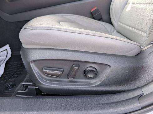 Used 2022 Toyota Avalon Limited w/ Advanced Safety Package FWD image 8