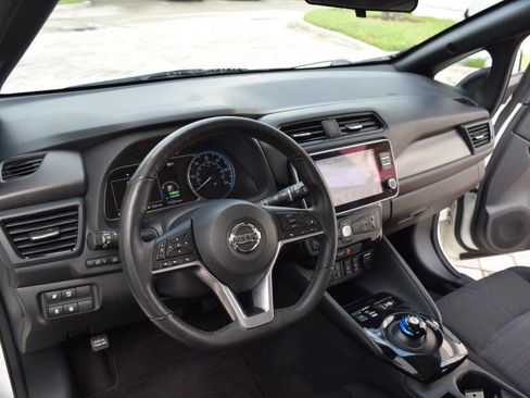 Used 2022 Nissan Leaf SV image 41