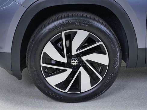 Used 2024 Volkswagen Atlas SEL AWD/4WD image 17